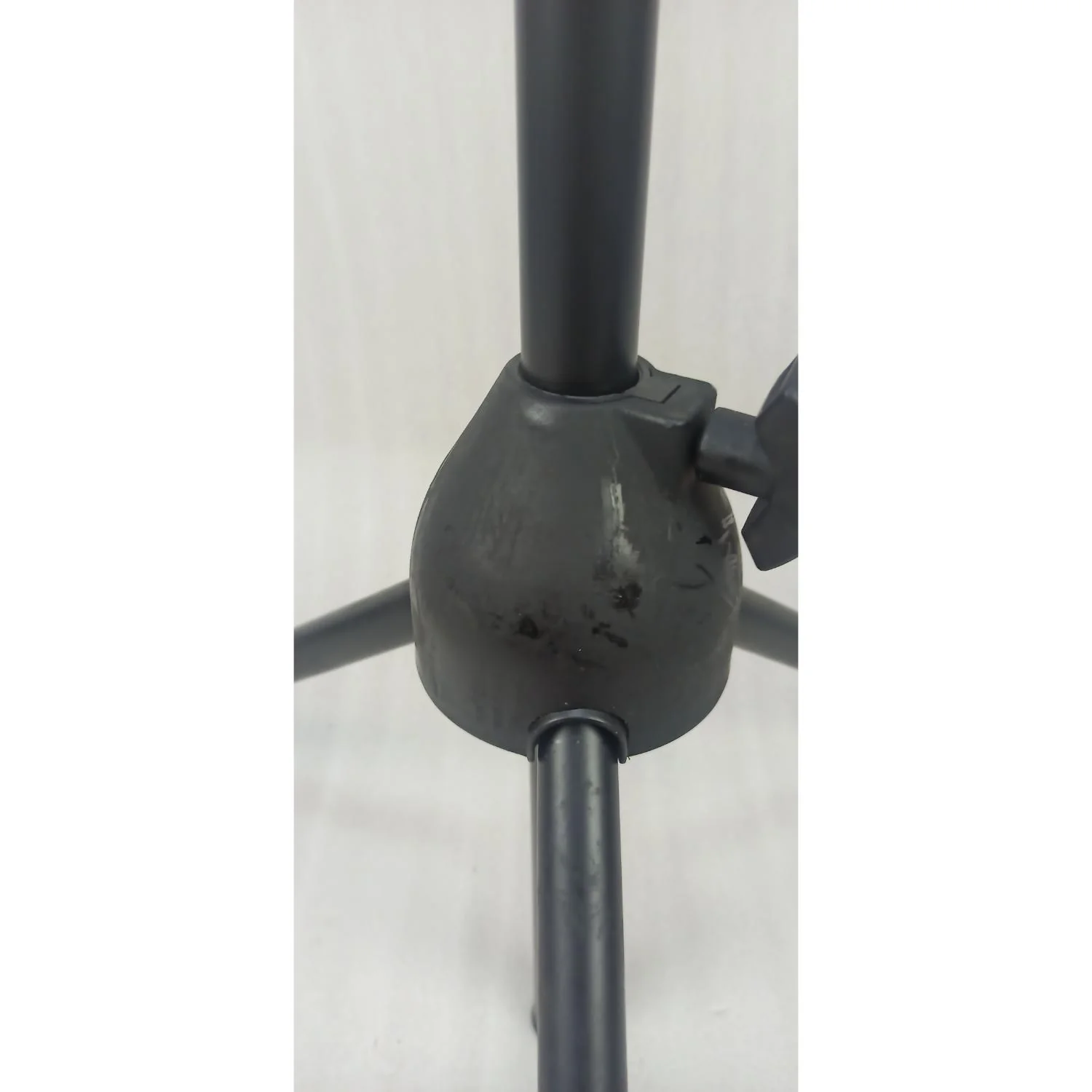 Gator Frameworks GFW-MIC-2010 Tripod Mic Stand with Standard Twist Clutch and Single Section Boom - Open Box B Stock - Image 3