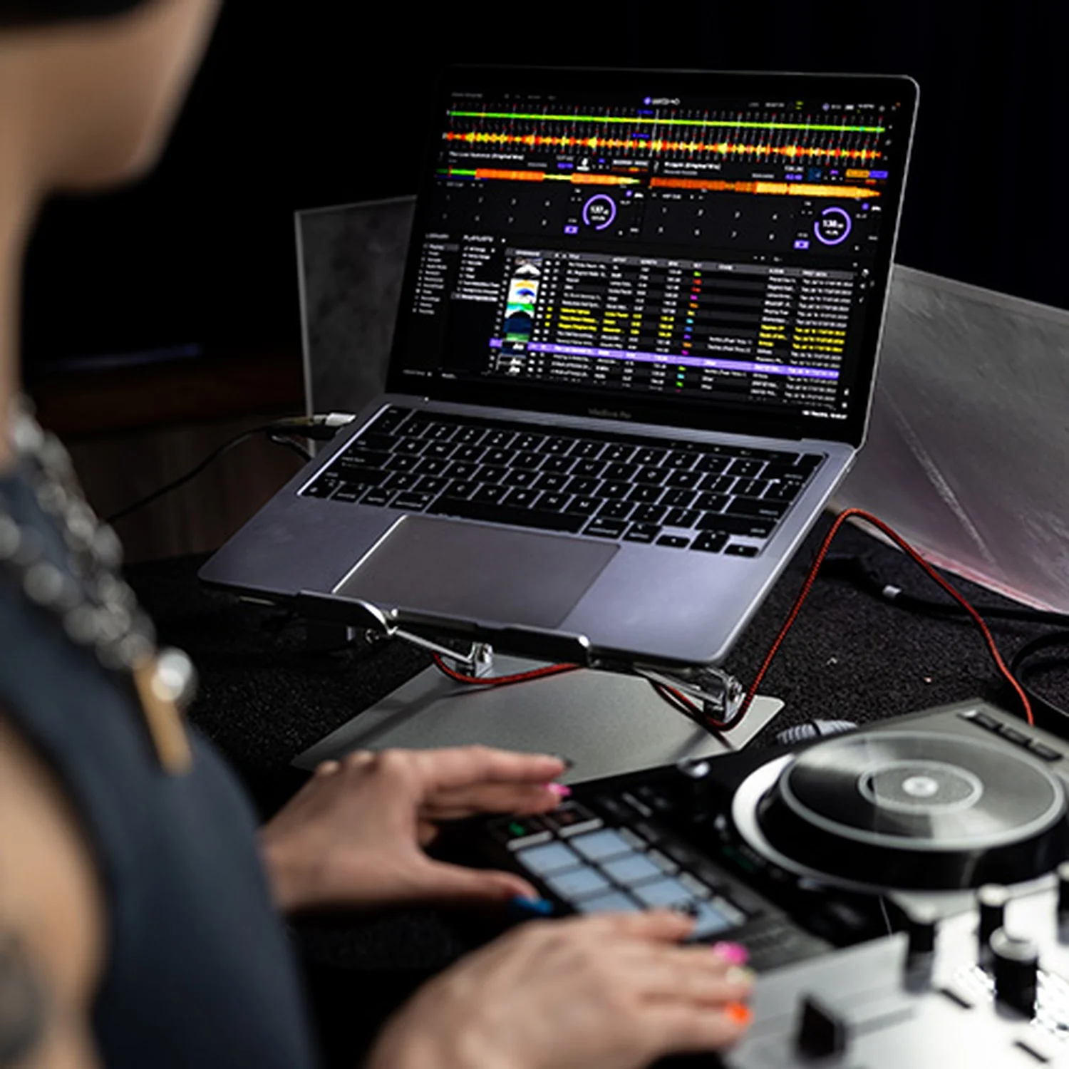 Hercules DJControl Inpulse 500 Silver Edition DJ Mixer - Image 3