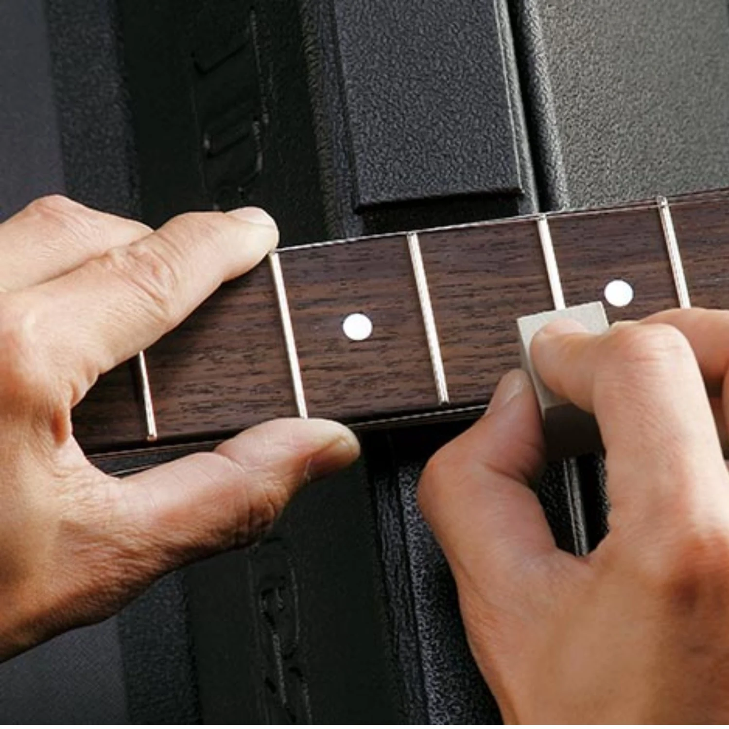 Ibanez IFC1000 Fret Shine & Brush Cleaner Kit for Guitars - Image 4
