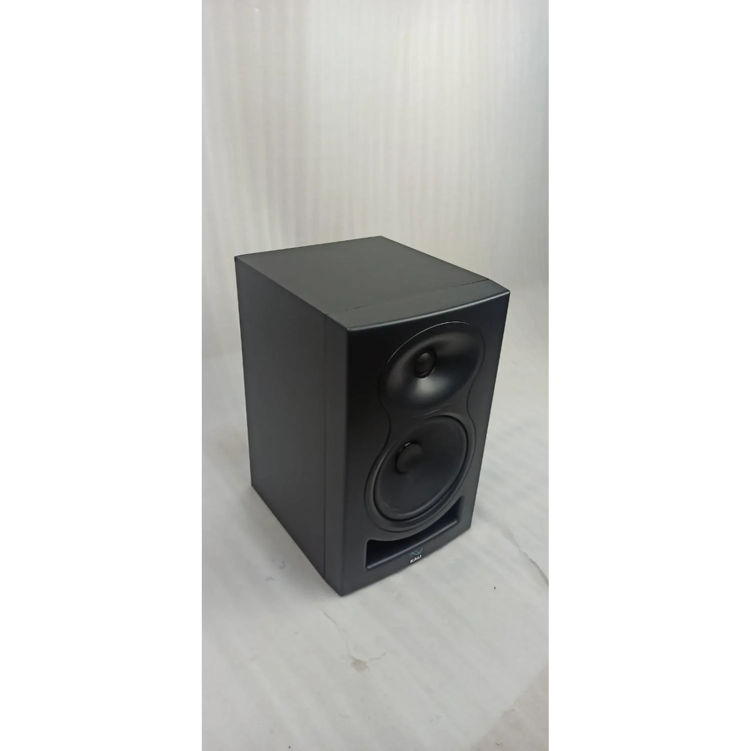 Kali Audio LP-6 2nd Wave Lone Pine Series 6.5" Active Studio Monitor - Single Unit - Open Box - Image 8