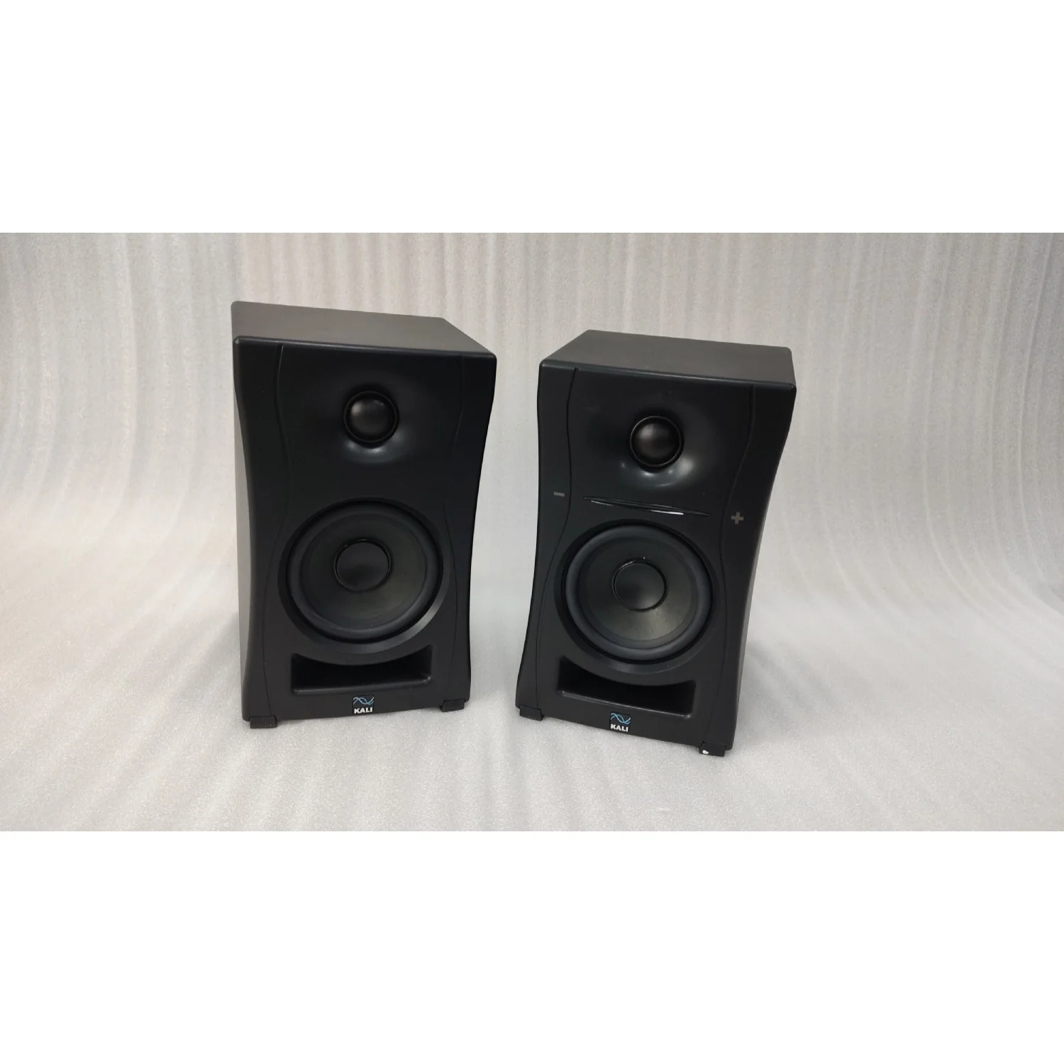 Kali Audio LP-UNF 4.5" Ultra Nearfield Powered Studio Monitors - Pair - Open Box - Image 4