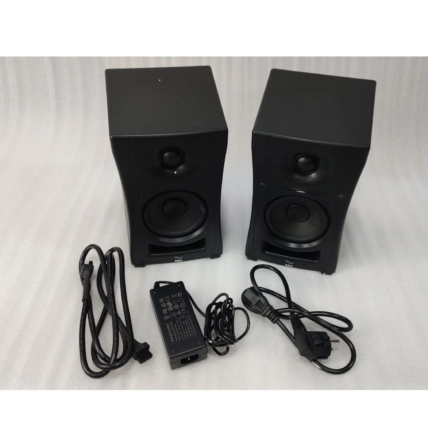 Kali Audio LP-UNF 4.5" Ultra Nearfield Powered Studio Monitors - Pair - Open Box - Image 9