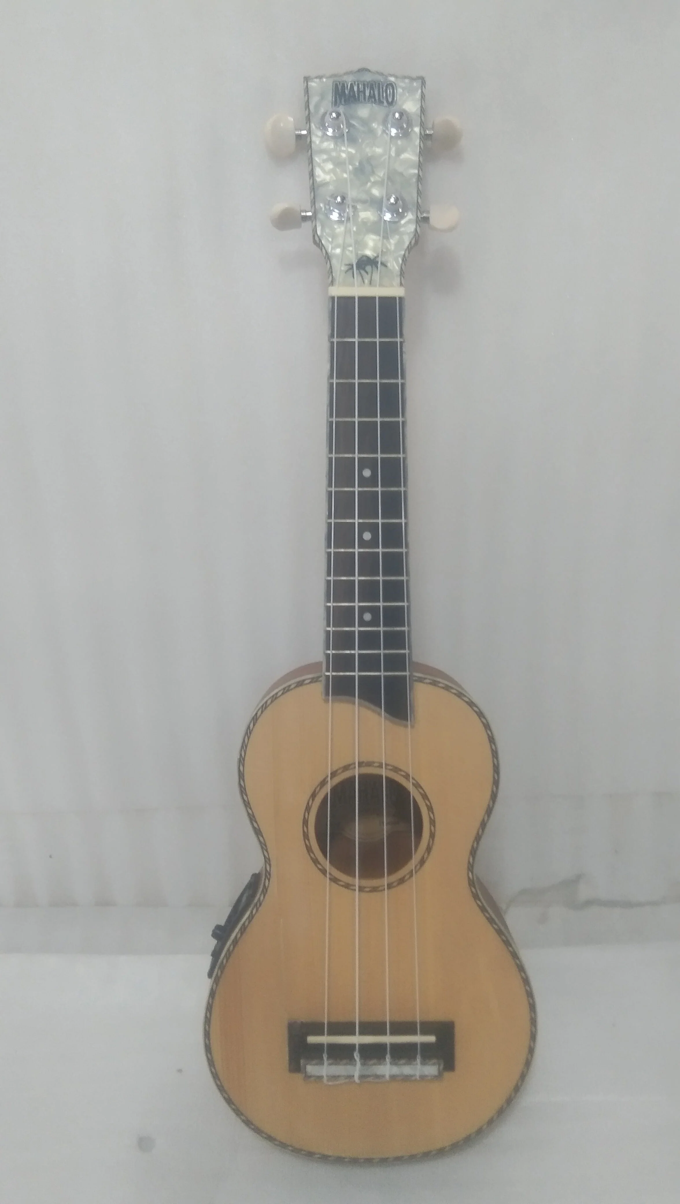Mahalo MP1E Pearl Series Semi Electric Soprano Ukulele - Open Box B Stock