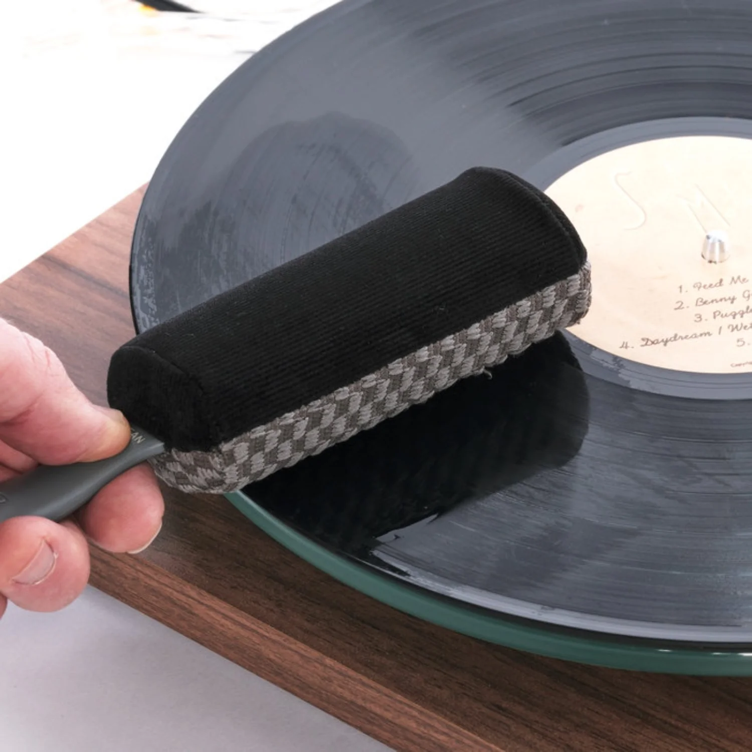 Music Nomad MN890 6 in 1 Vinyl Record Cleanig & Care Kit - Image 9