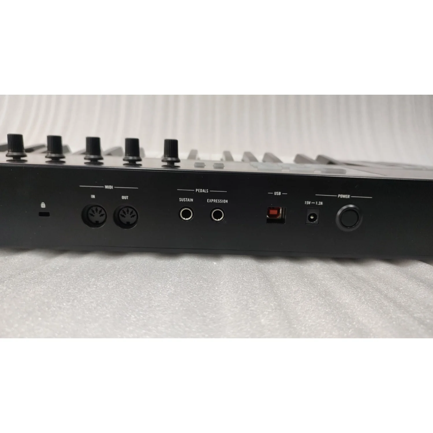 Native Instruments Komplete Kontrol S49 MK1 Midi Keyboard with Free Upgrade To Komplete 12 Select - Open Box - Image 9