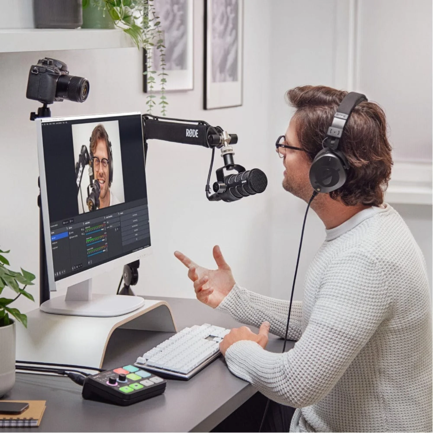 Rode PodMic USB Versatile Dynamic Broadcast Microphone - Image 11