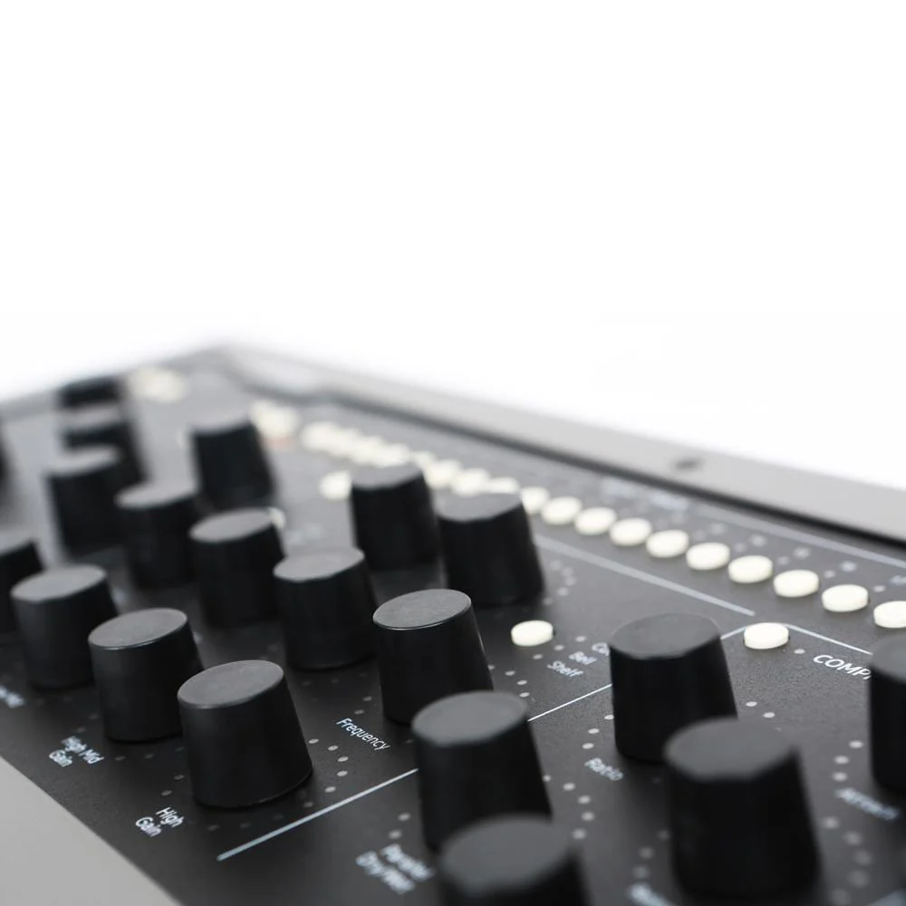 Softube Console 1 MK2 Digital-Analog Mixer - Image 2