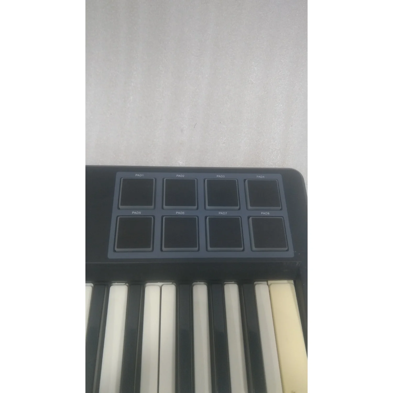 Vault APEX 49 USB MIDI Keyboard With RGB Pads - Includes Bitwig 8-Track - Open Box B Stock - Image 4