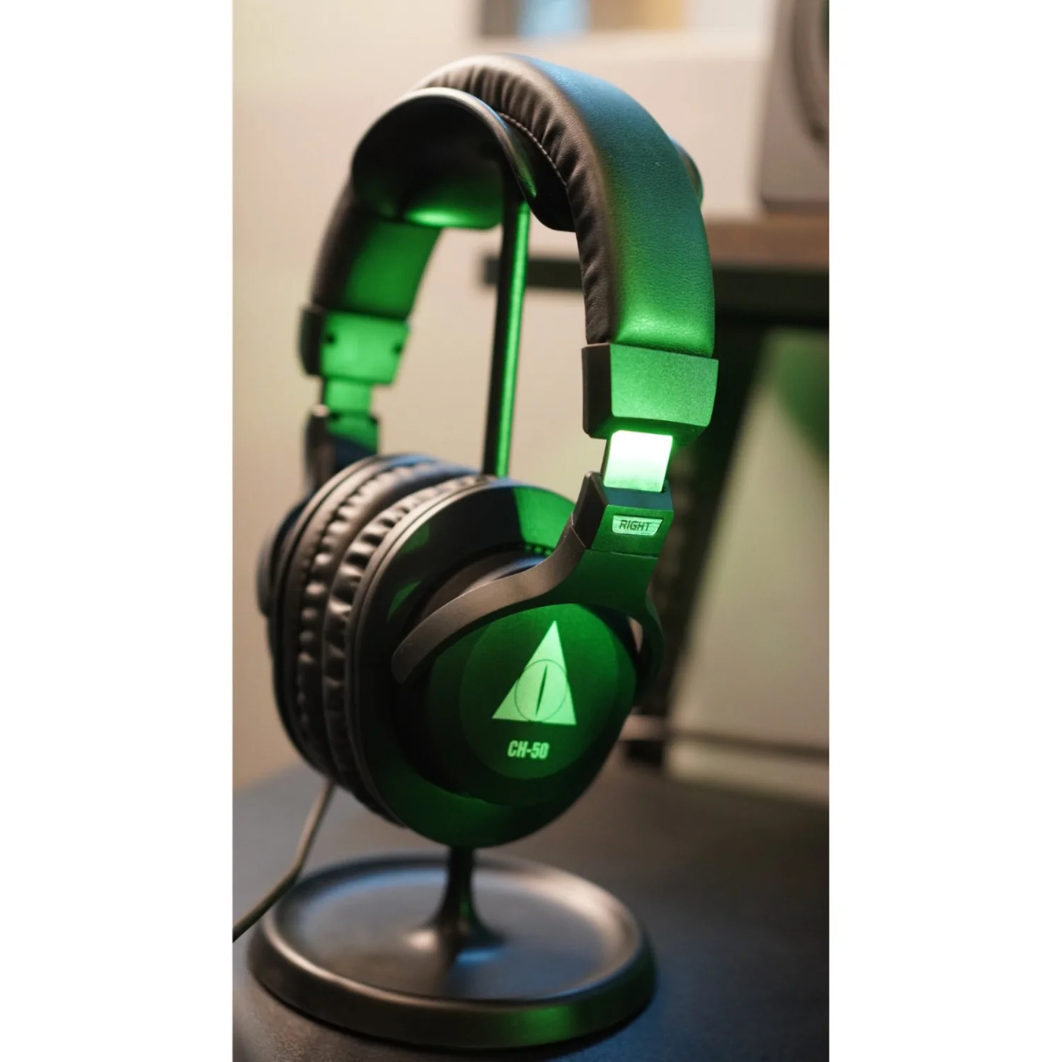 Vault CH-50 Wired Headphones - Image 4