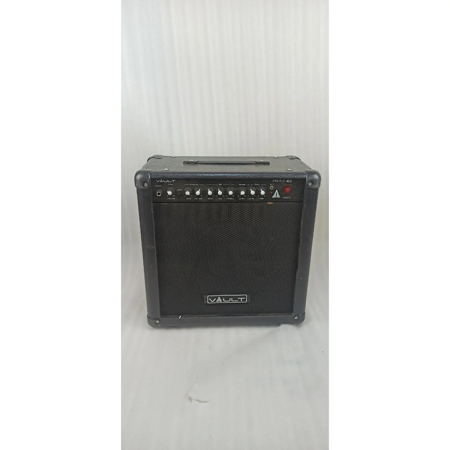 Vault Frenzy 40 Watt Combo Guitar Amplifier with Analog Distortion, Reverb & Delay All Playable Together - Open Box B Stock - Image 4