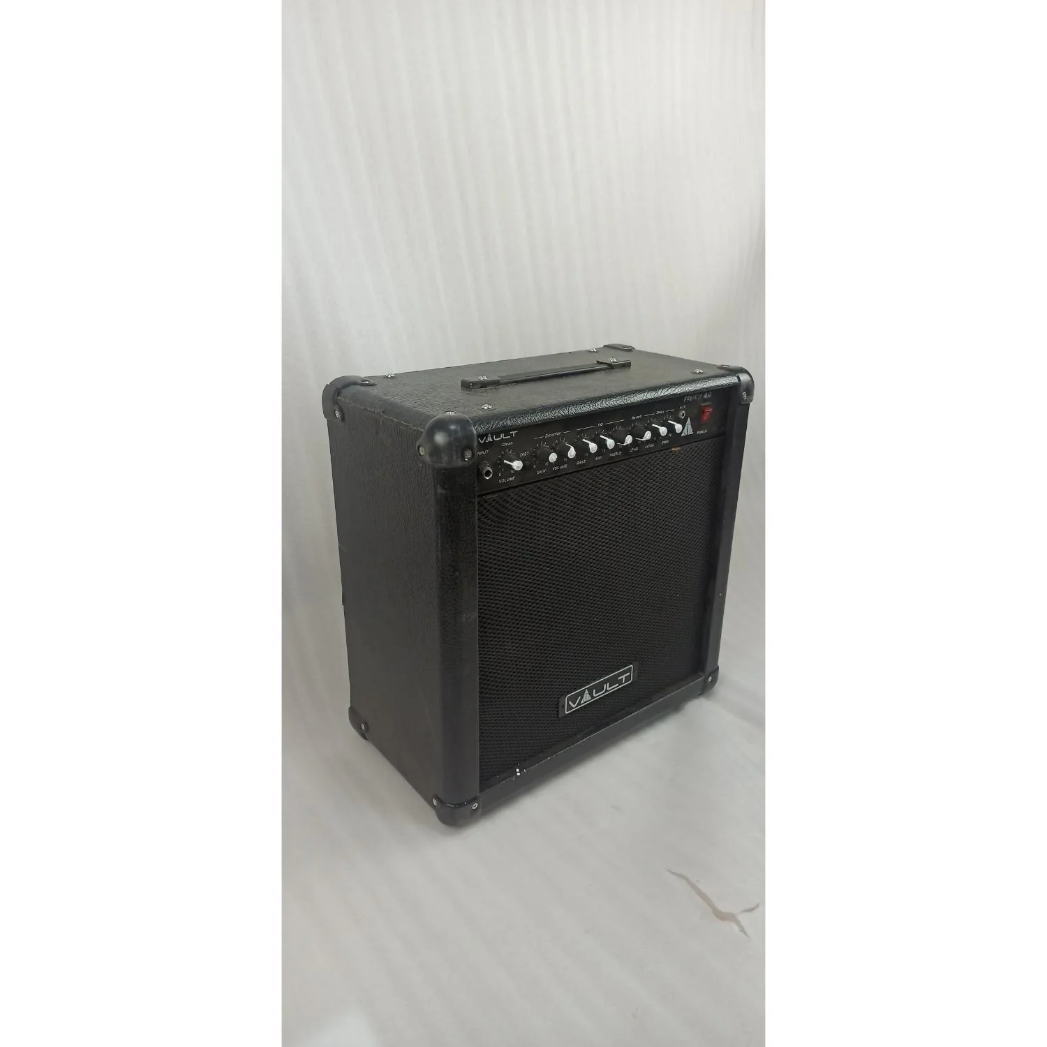 Vault Frenzy 40 Watt Combo Guitar Amplifier with Analog Distortion, Reverb & Delay All Playable Together - Open Box B Stock - Image 7